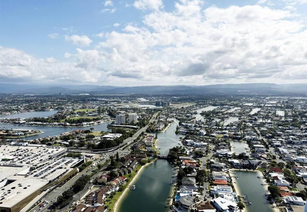 Ocean Skyline View Apartment-casino *